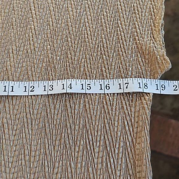 Vtg light gold zigzag crêpe short sleeve blouse - Picture 6 of 8